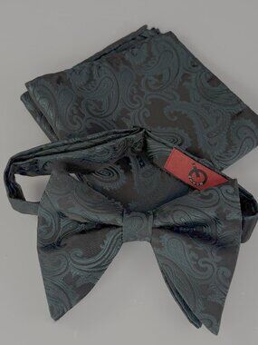 Green and Black Big Butterfly Bow tie and Matching Pocket square Q brand